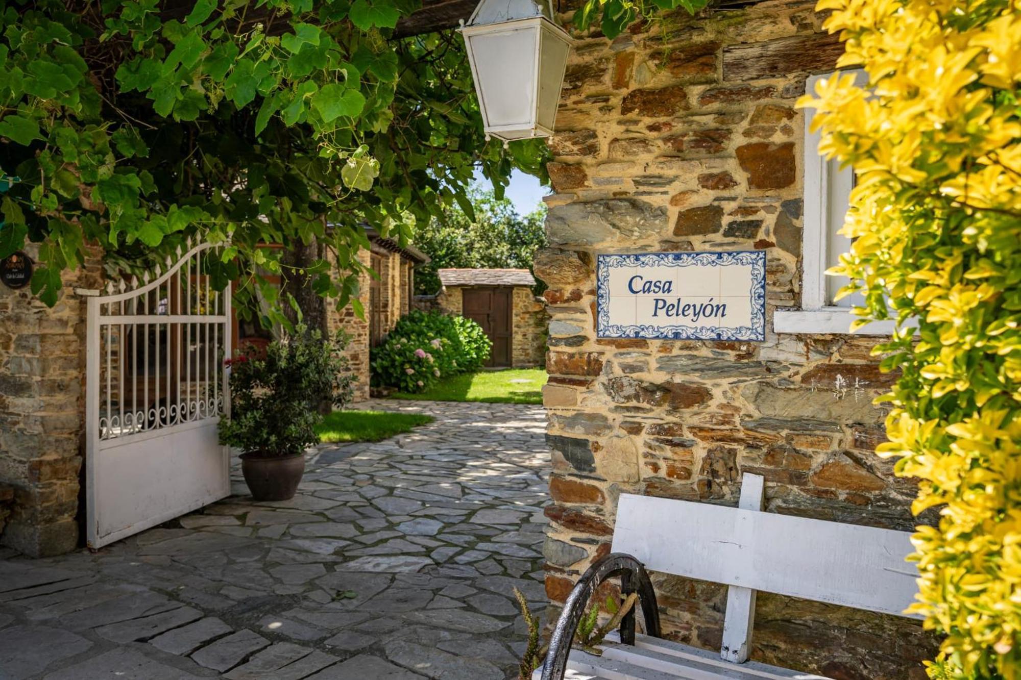 Bed and Breakfast Casa Peleyon Кастрополь Екстер'єр фото