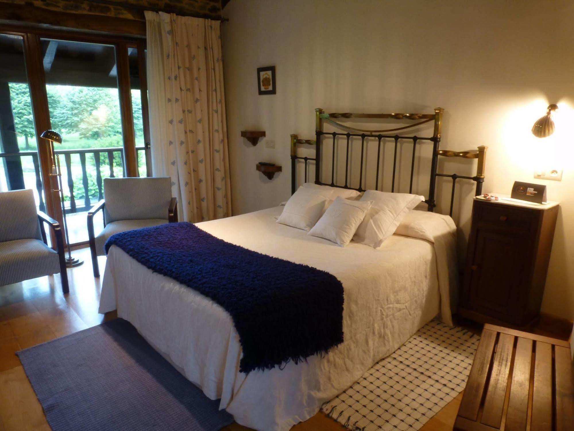 Bed and Breakfast Casa Peleyon Кастрополь Екстер'єр фото